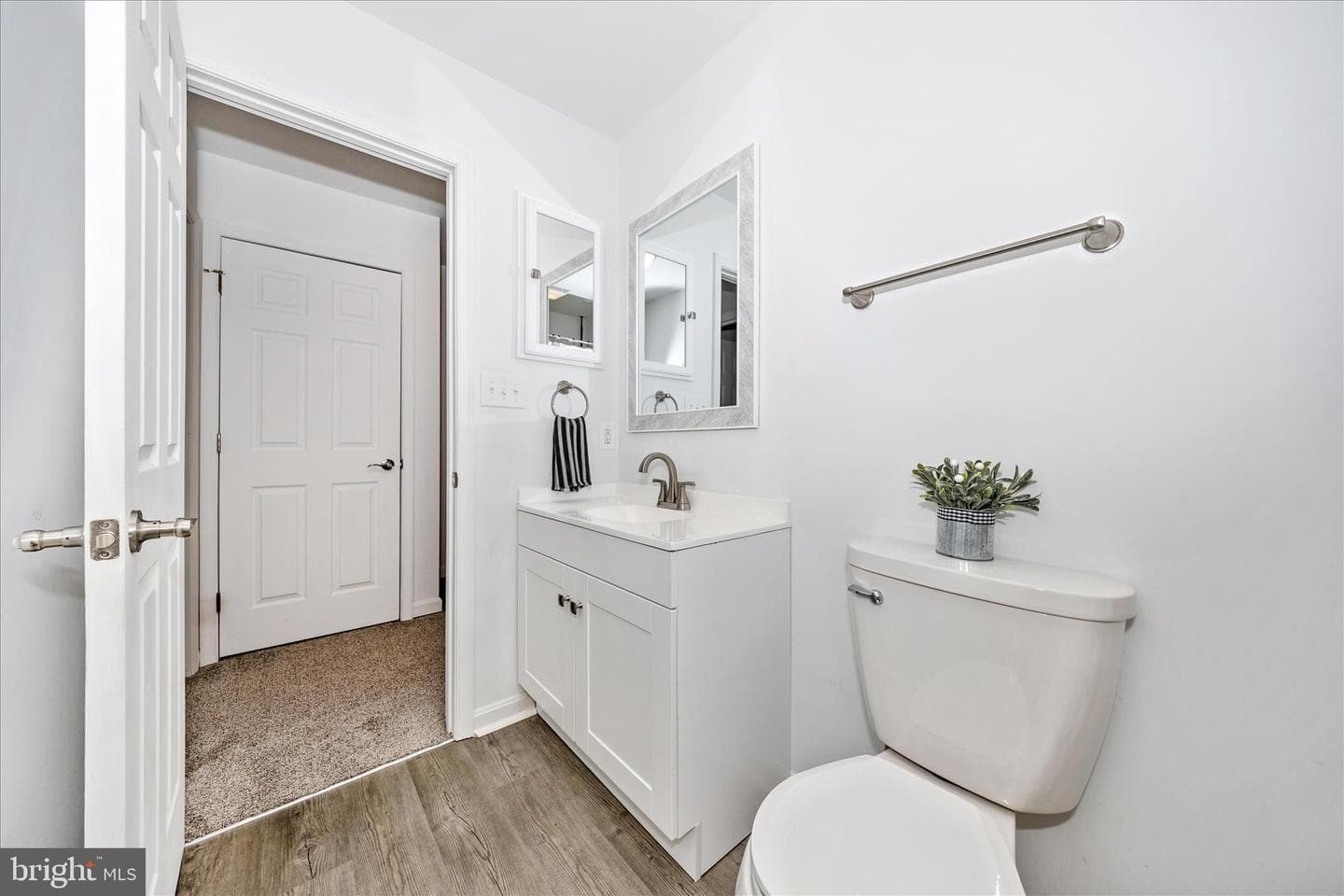916 Harwood Road photo 38