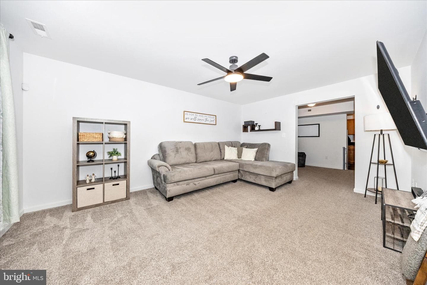 916 Harwood Road photo 4