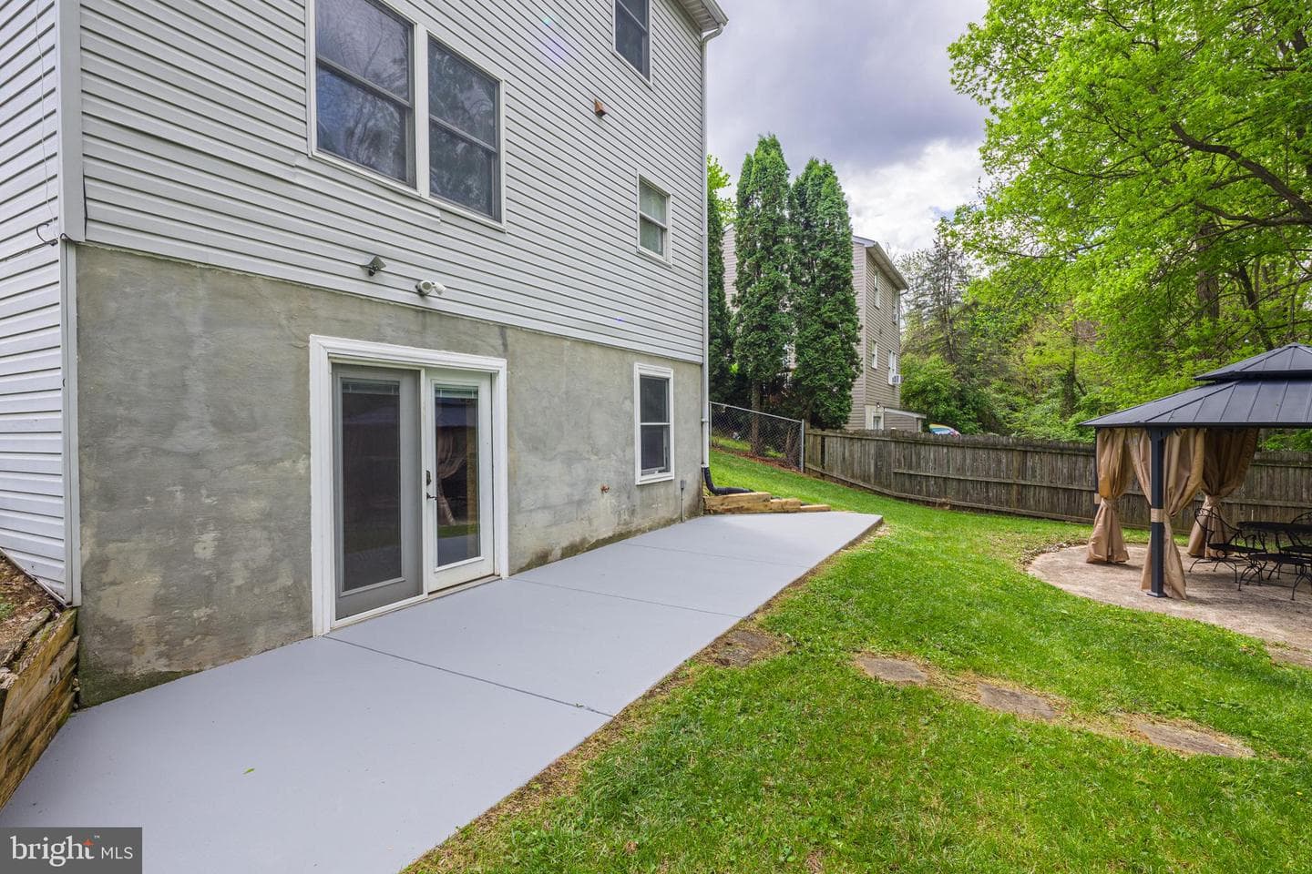 335 Yorkshire Drive photo 37