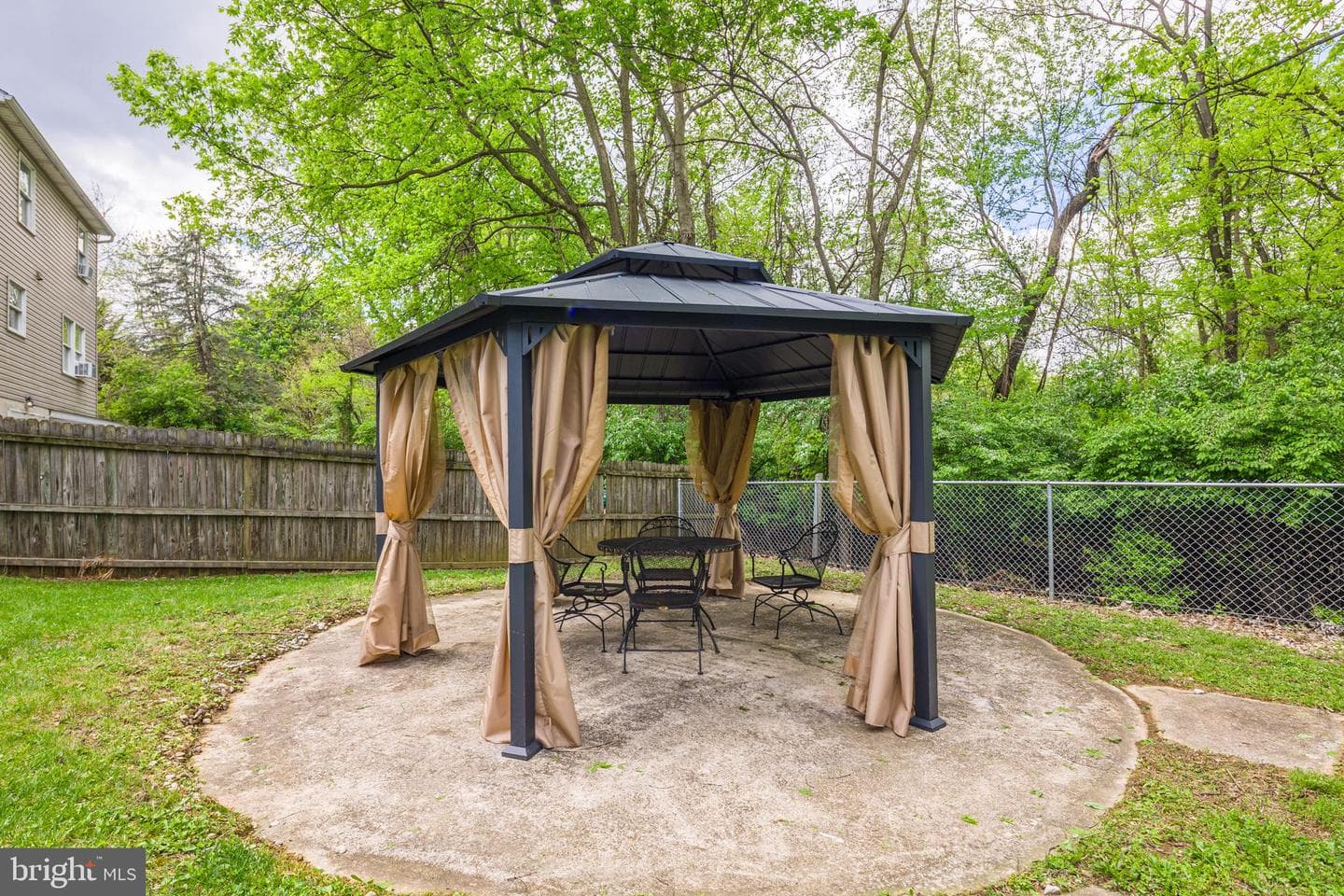 335 Yorkshire Drive photo 40