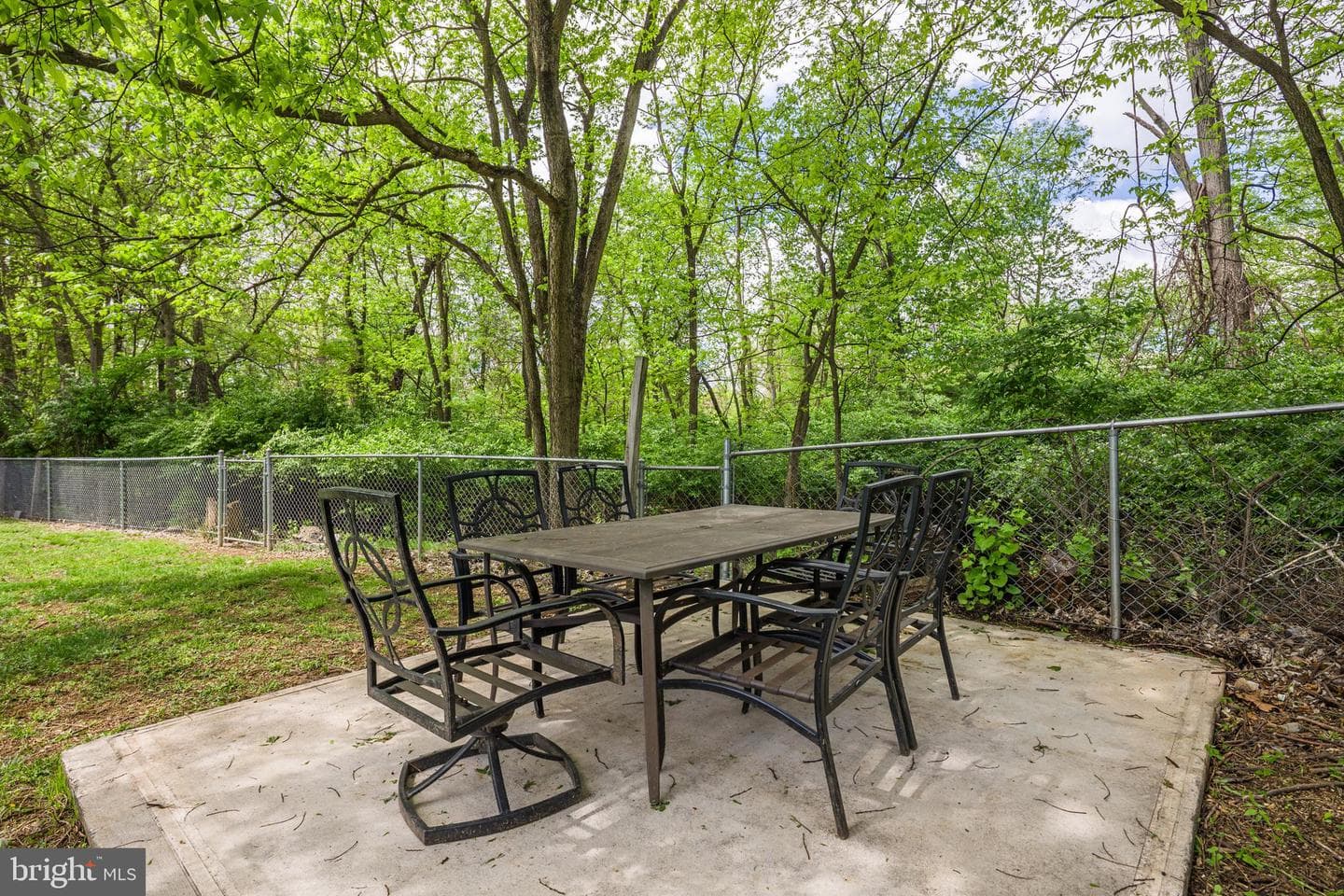 335 Yorkshire Drive photo 41