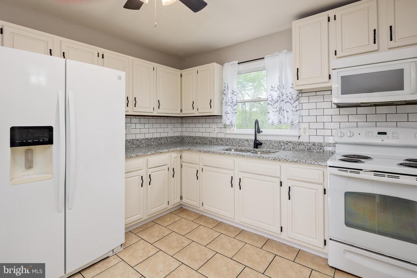 335 Yorkshire Drive photo 7