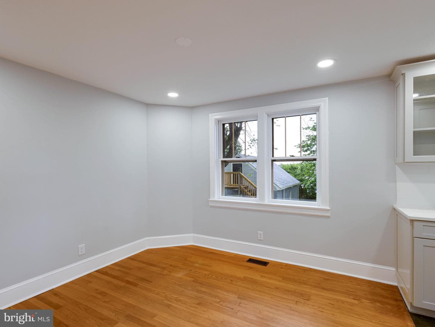 25 Young Avenue photo 10