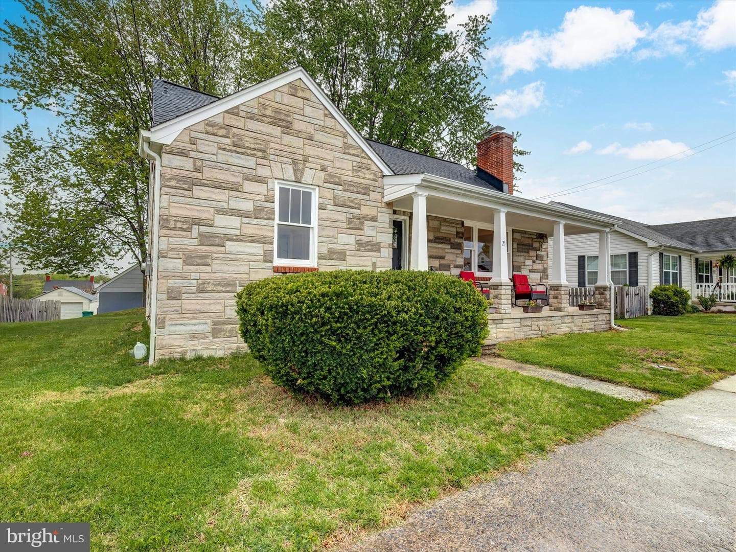 25 Young Avenue photo 3