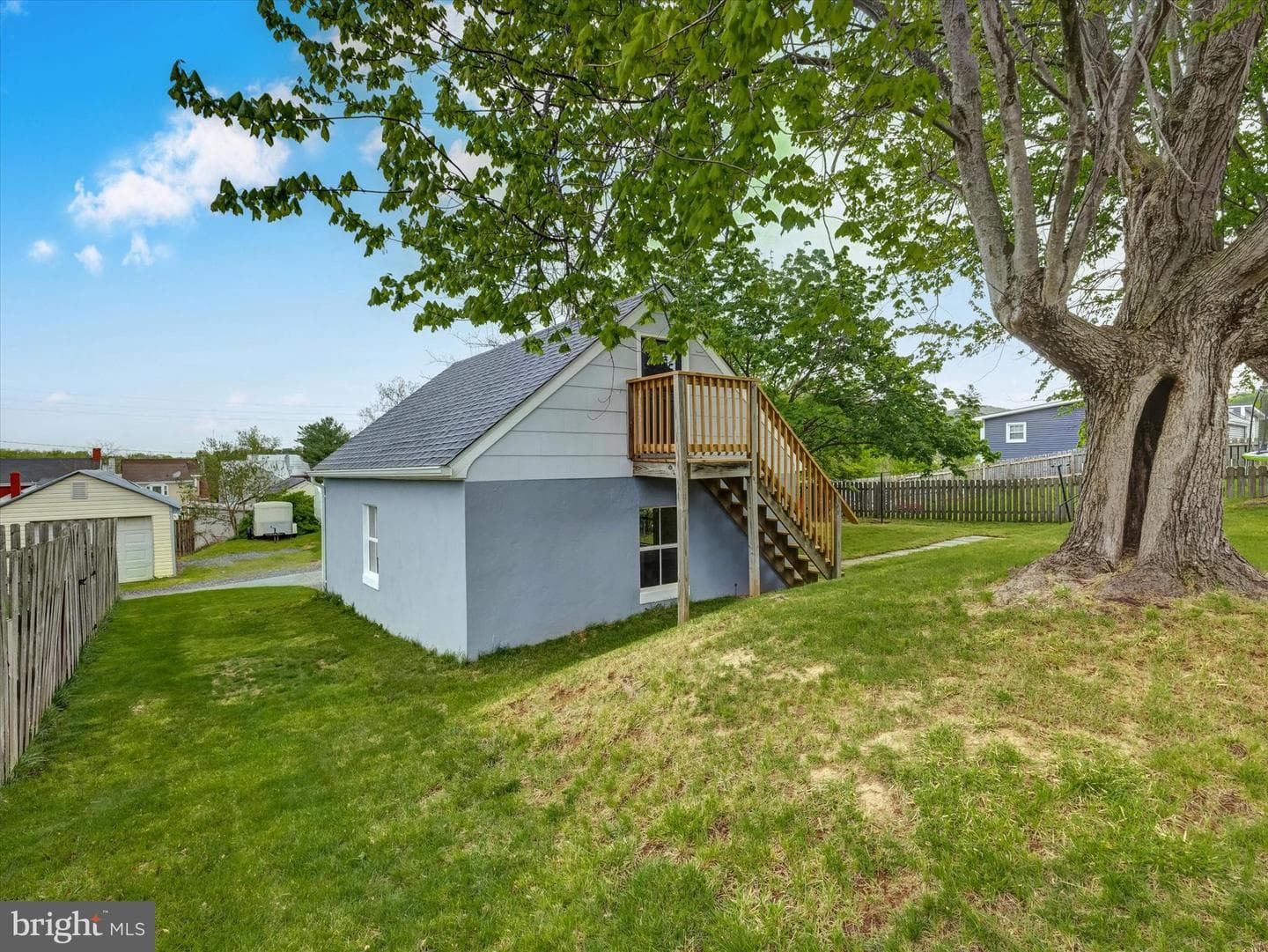25 Young Avenue photo 40