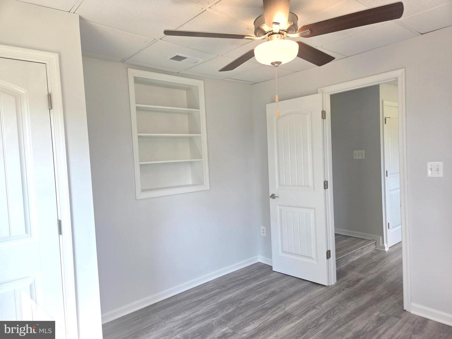 460 Pangborn Boulevard photo 10