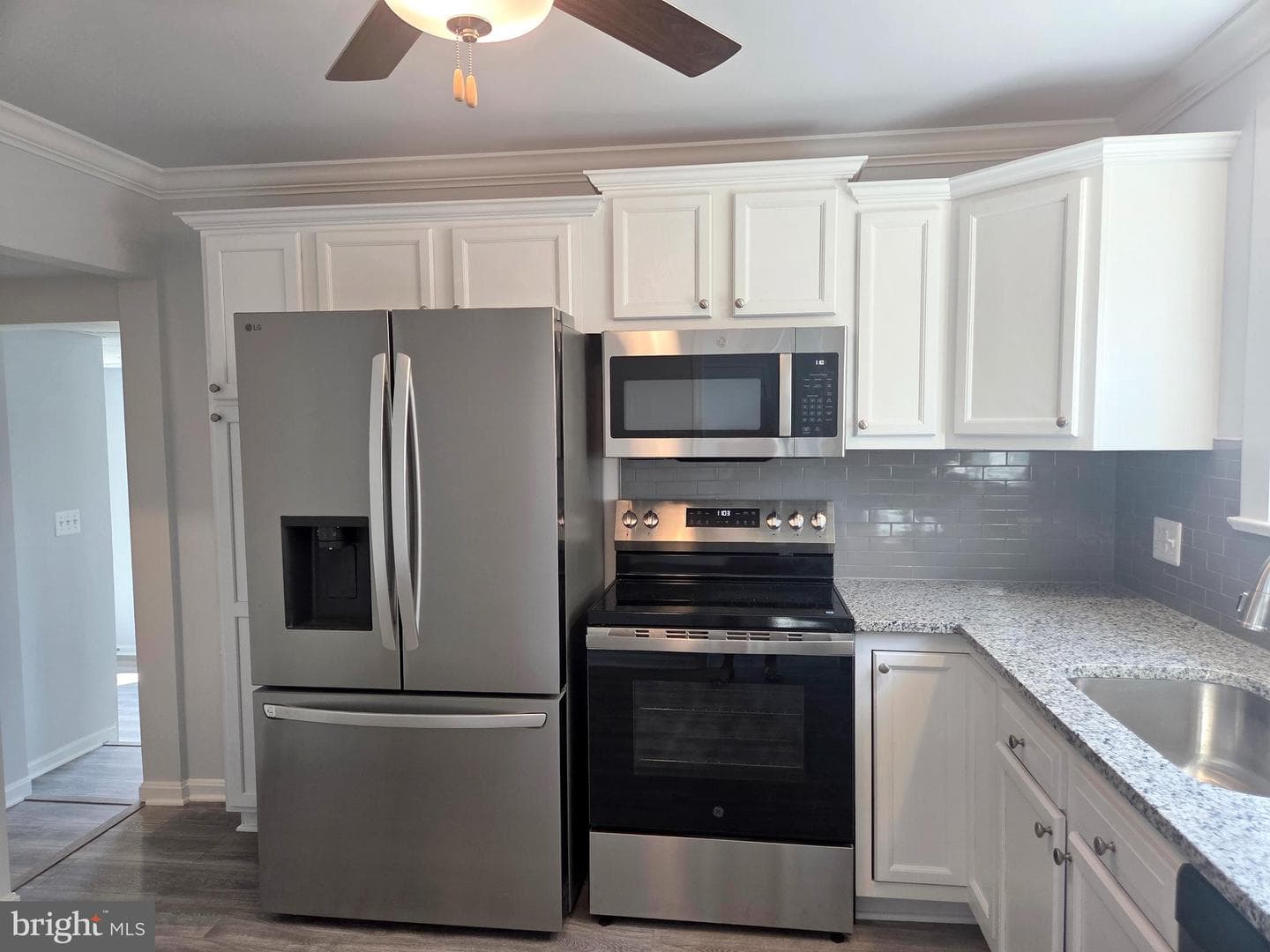 460 Pangborn Boulevard photo 3
