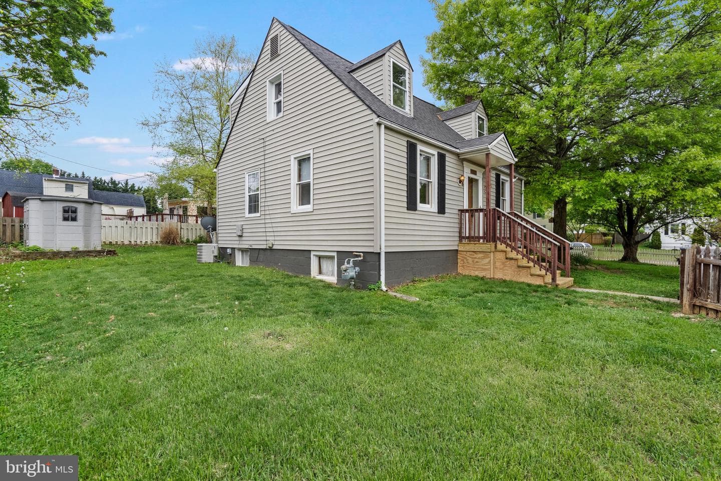 1053 Columbia Road photo 11