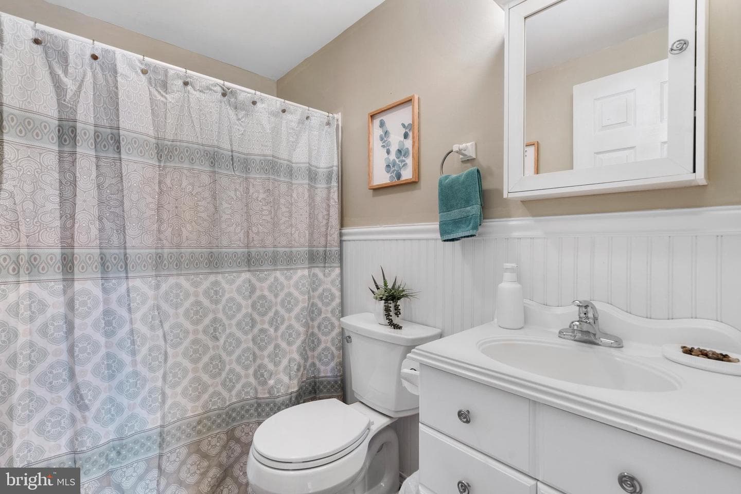 1053 Columbia Road photo 16