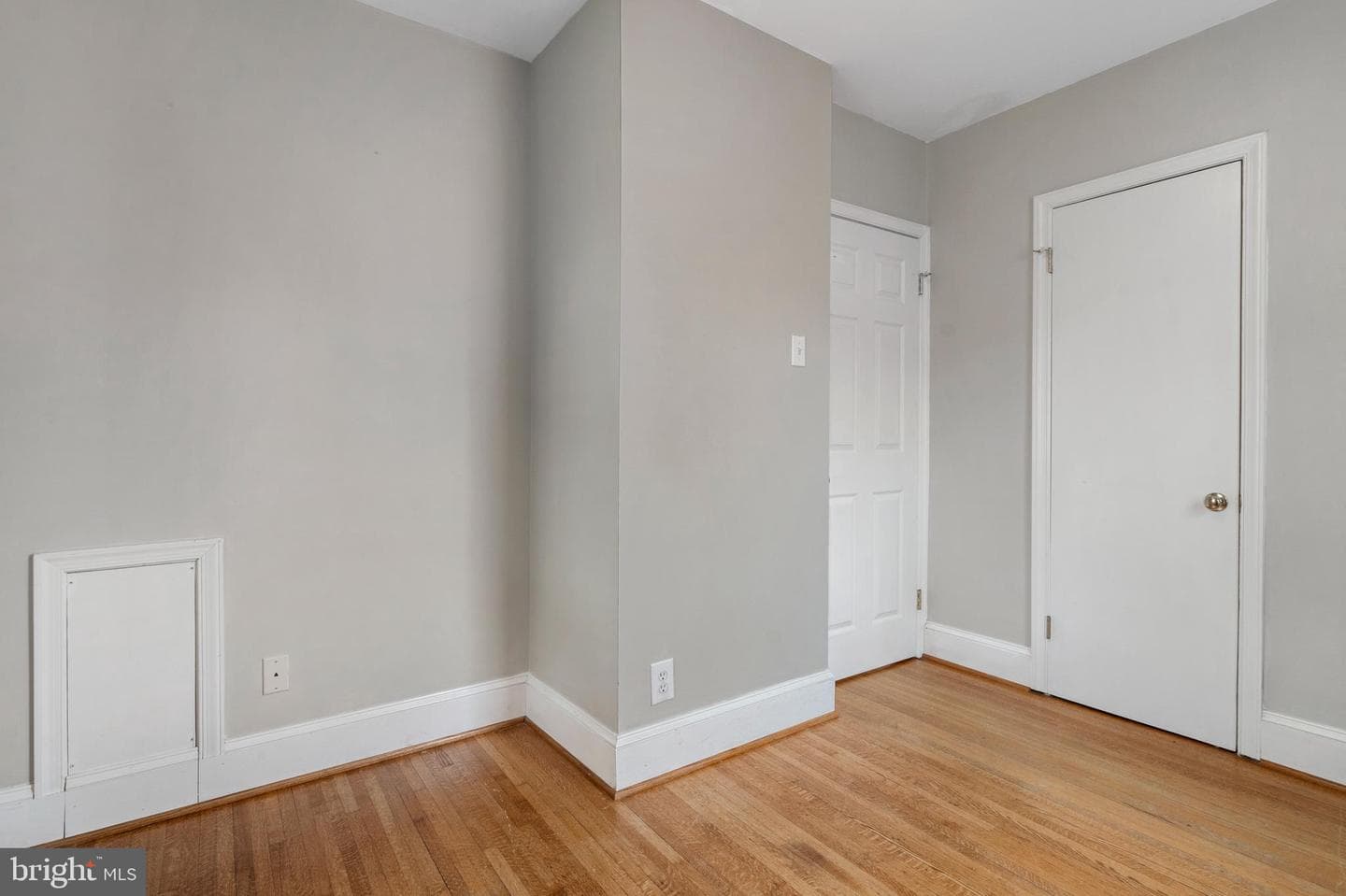 1053 Columbia Road photo 17