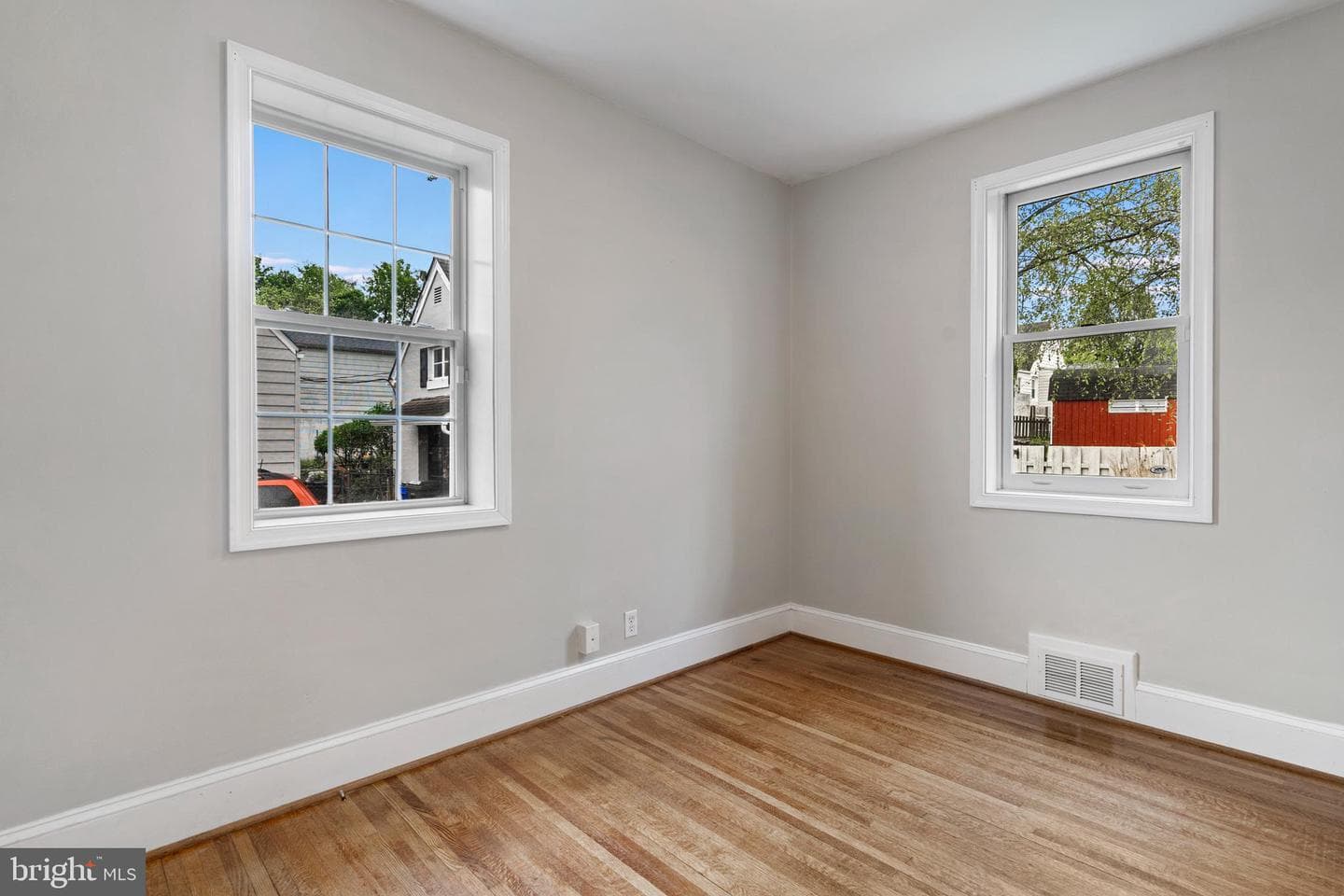 1053 Columbia Road photo 18