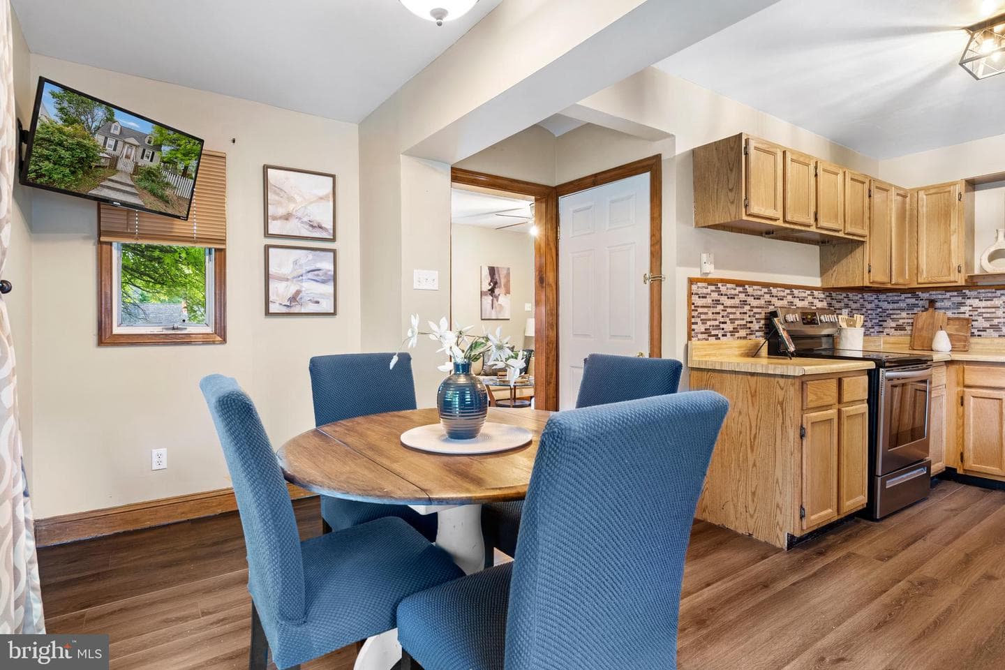 1053 Columbia Road photo 22