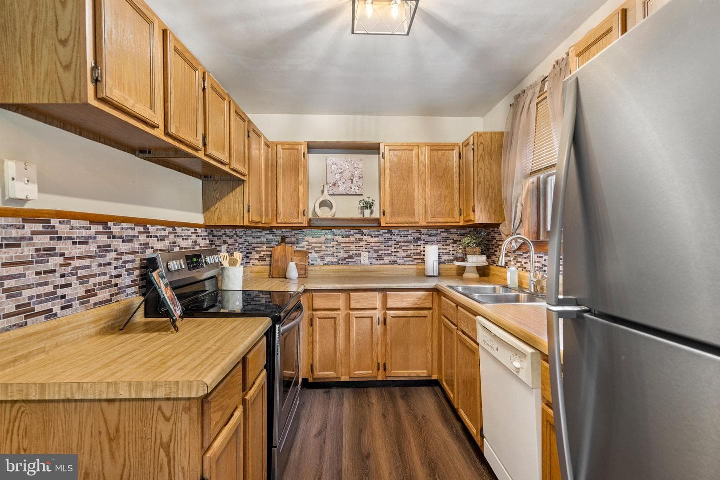 1053 Columbia Road photo 24