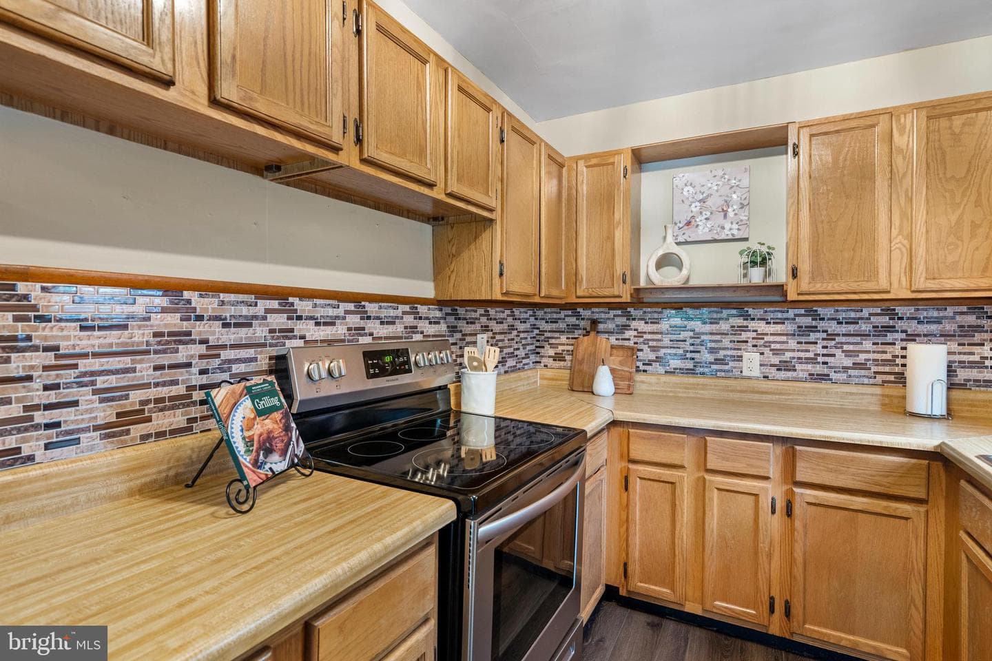 1053 Columbia Road photo 26