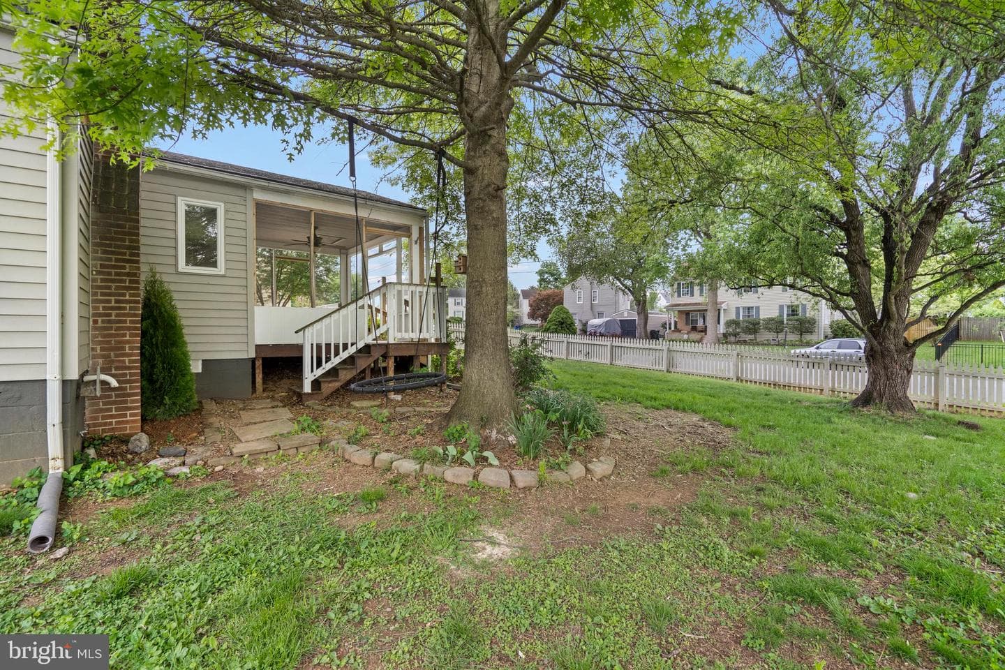 1053 Columbia Road photo 3