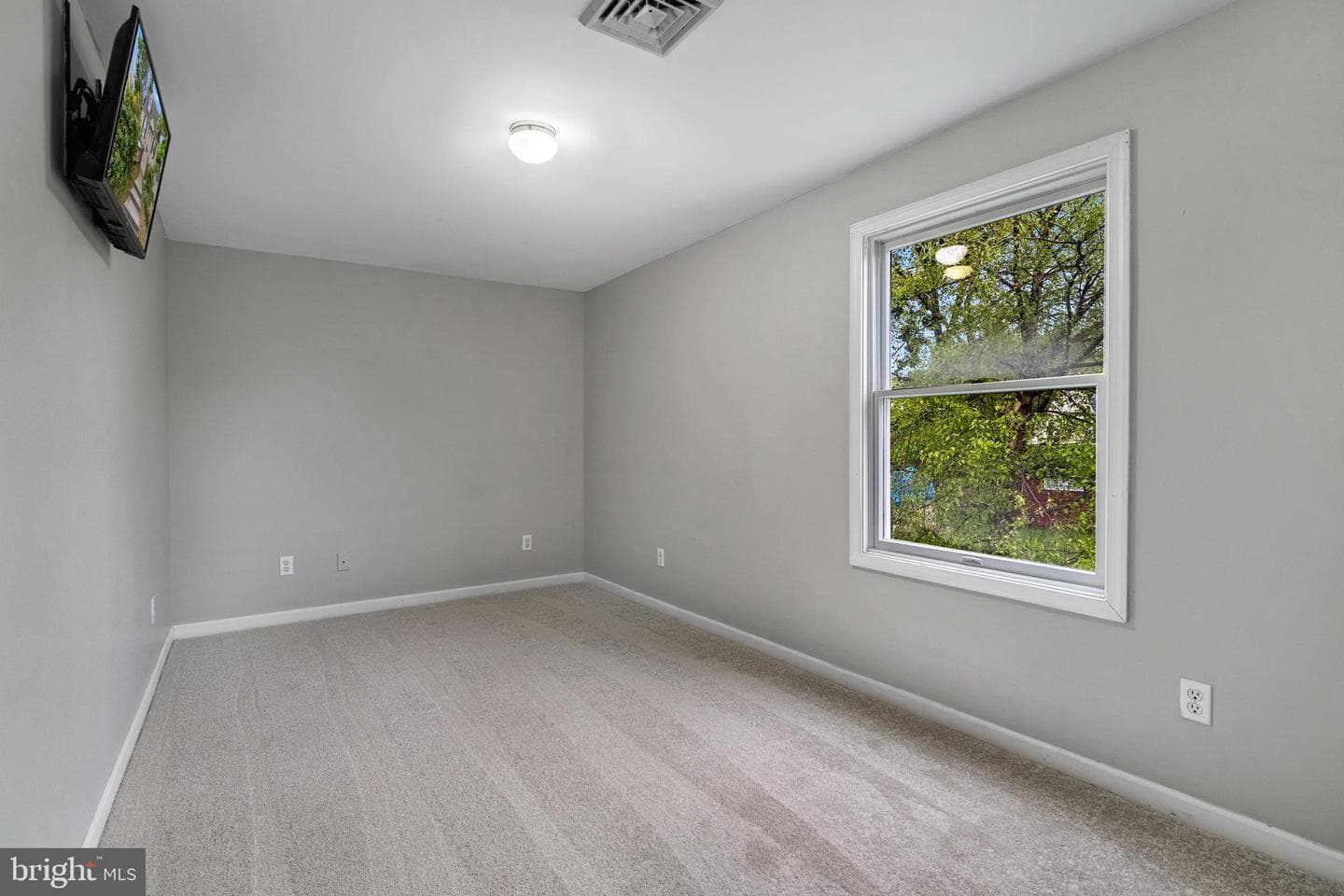 1053 Columbia Road photo 31