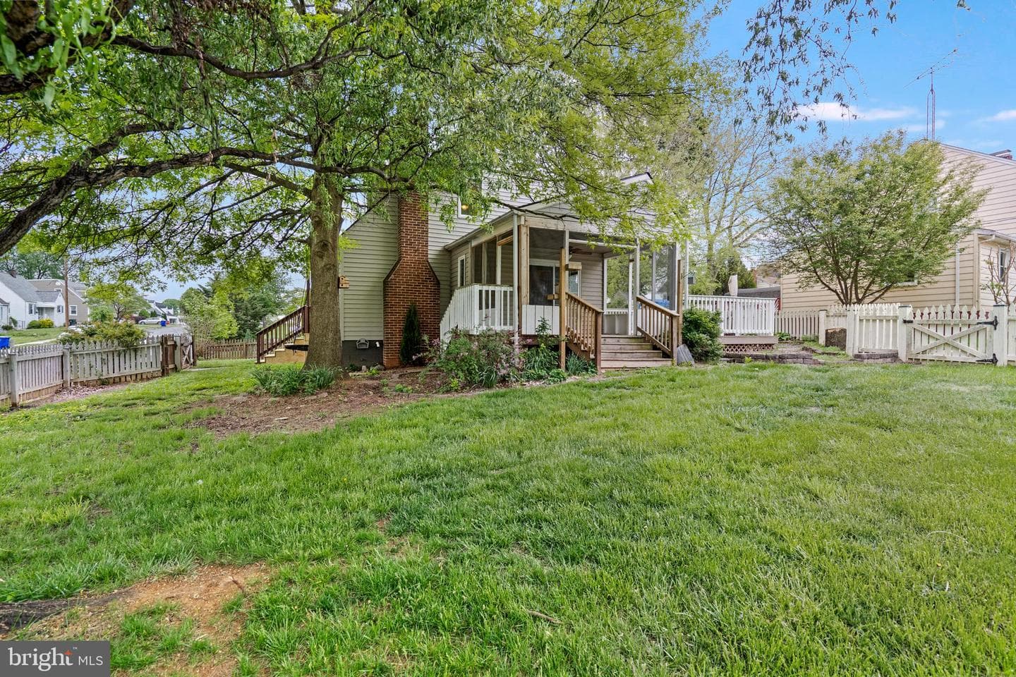 1053 Columbia Road photo 4