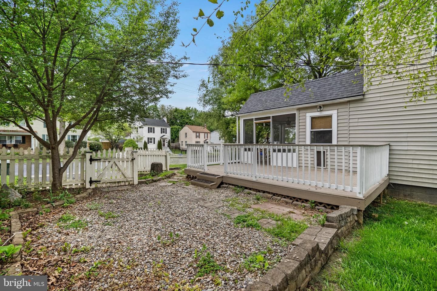 1053 Columbia Road photo 8