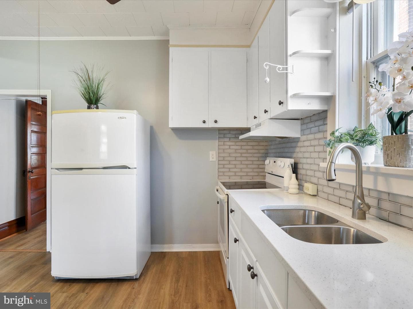 319 West Side Avenue photo 13
