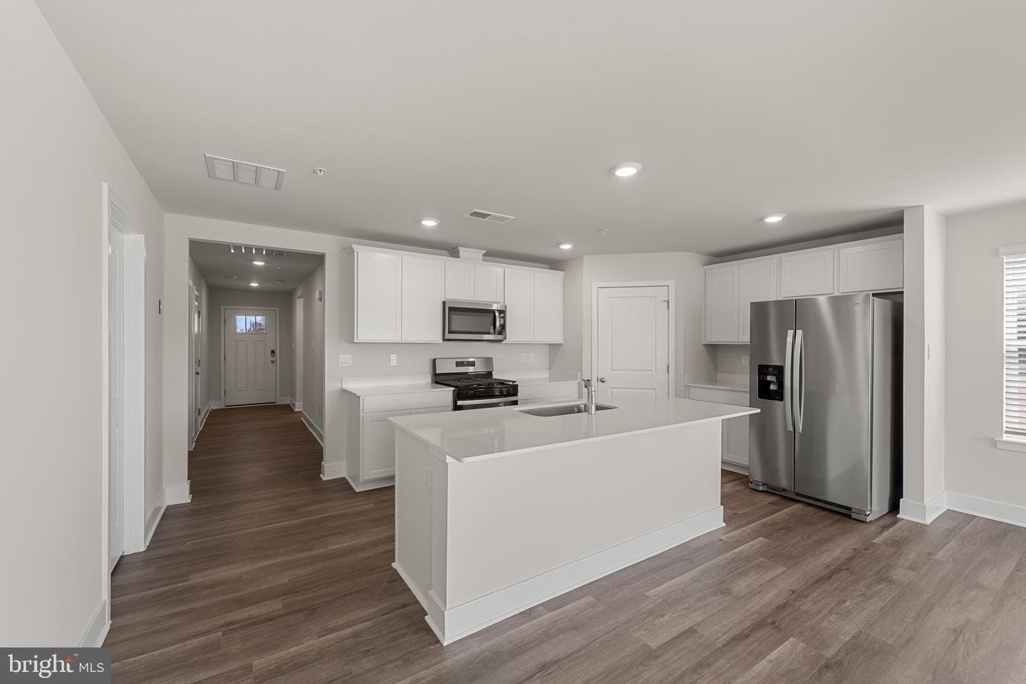 640 Armstrong Avenue photo 13