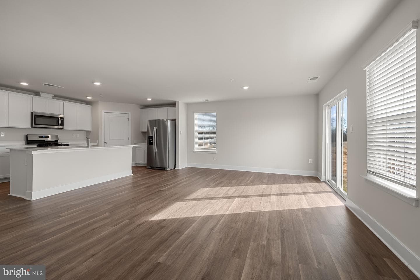 640 Armstrong Avenue photo 21