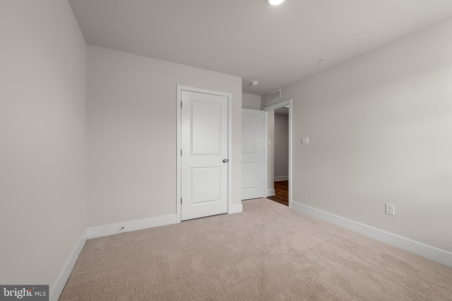 640 Armstrong Avenue photo 5