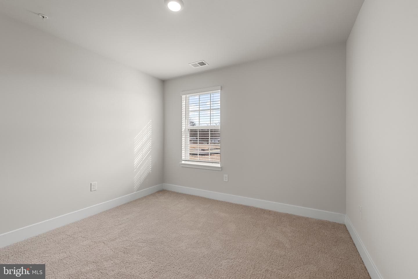 640 Armstrong Avenue photo 6