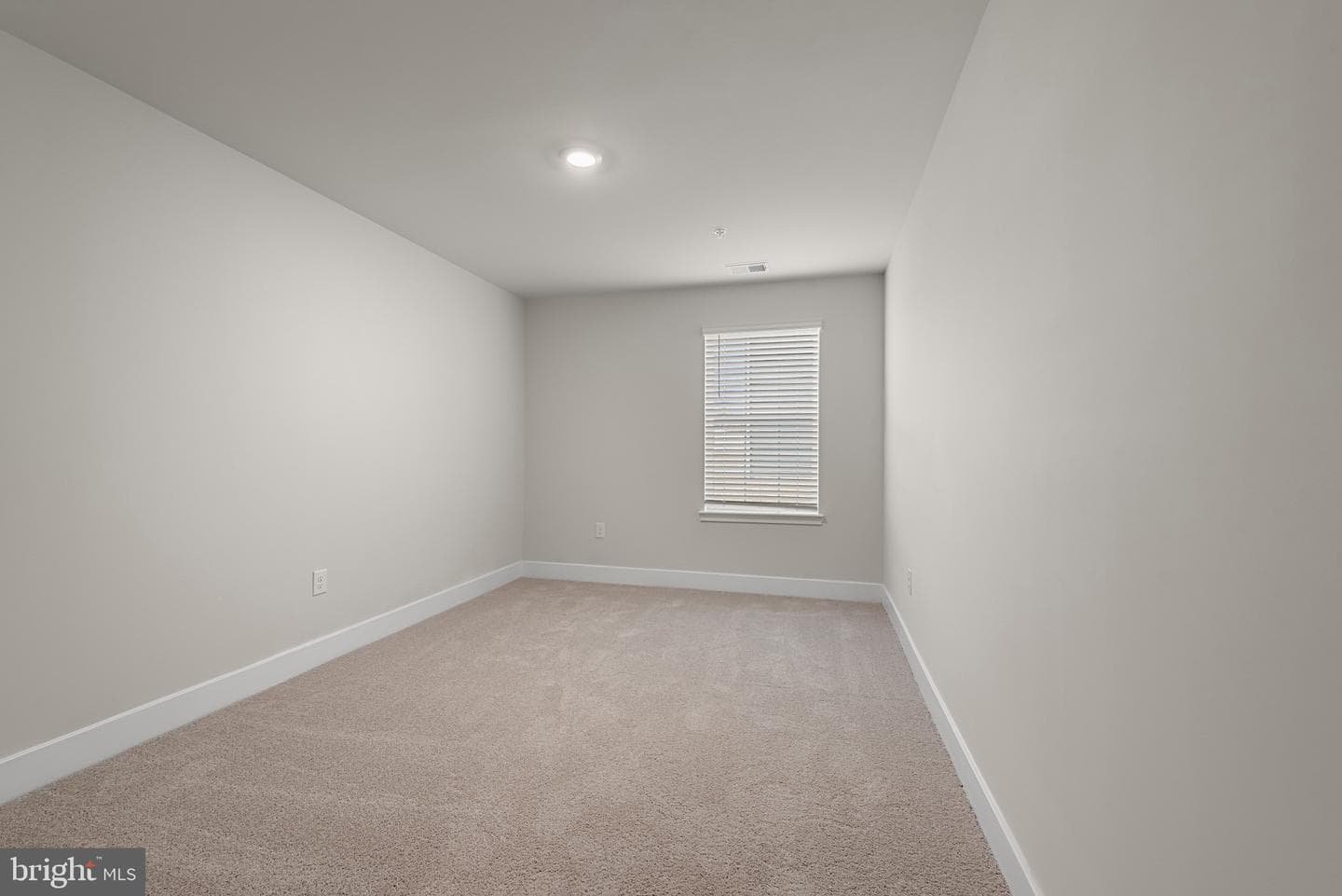 640 Armstrong Avenue photo 8