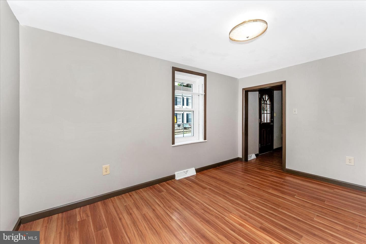 21321 Leiter Street photo 12
