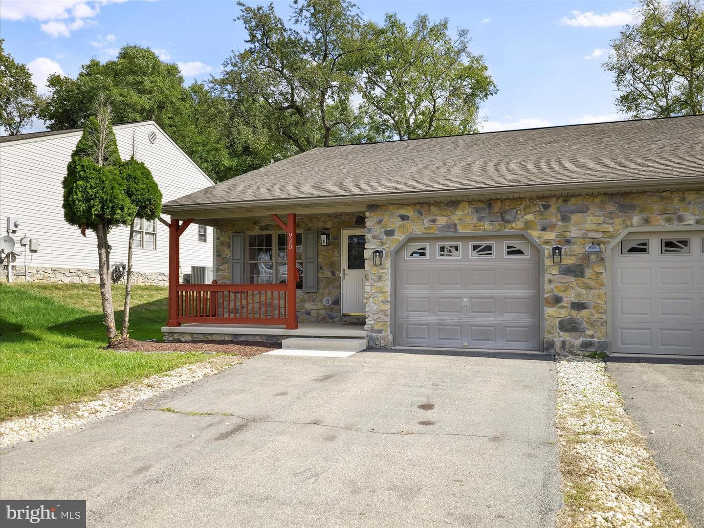 920 Frederick Street photo 4
