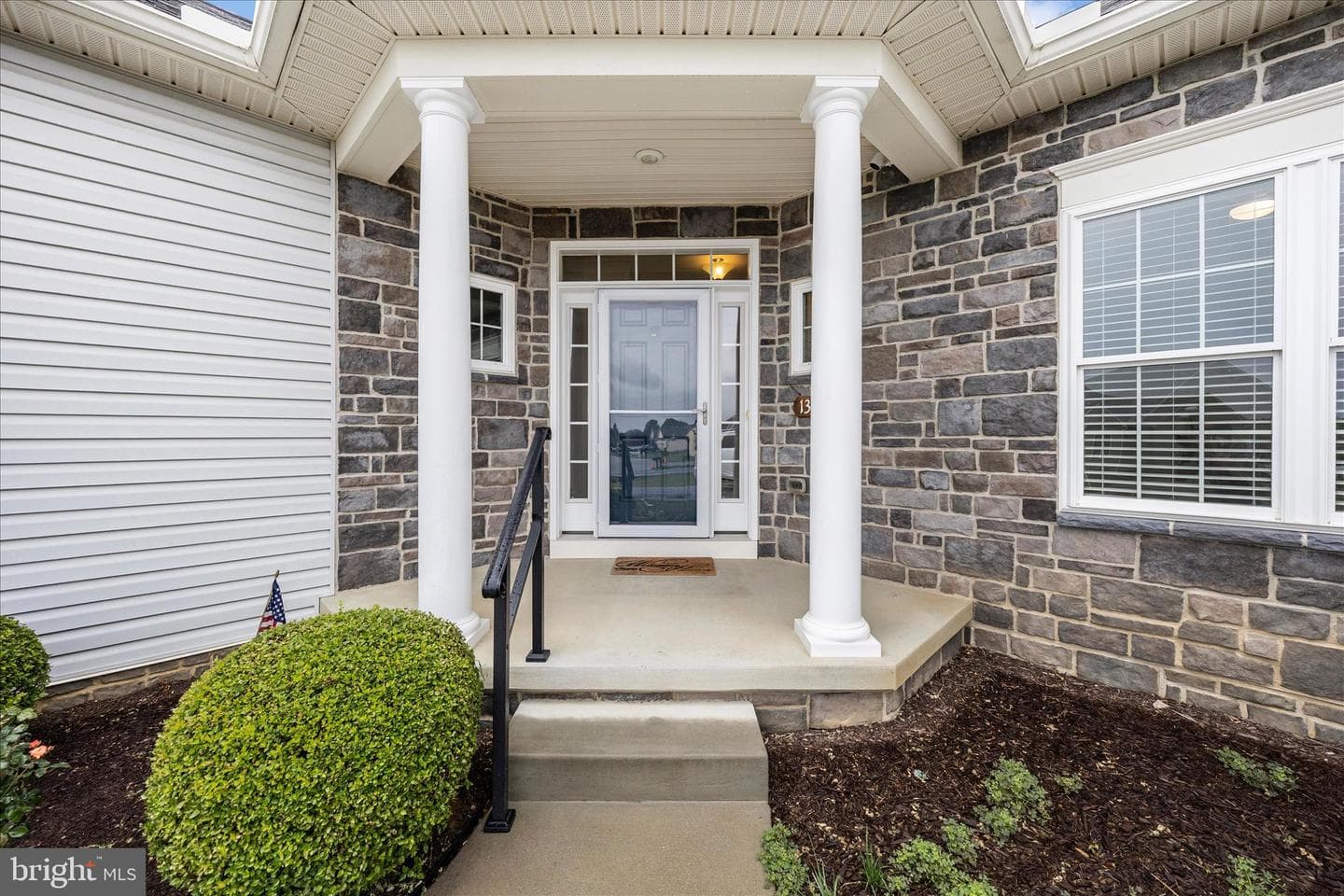 13928 Patriot Way photo 3
