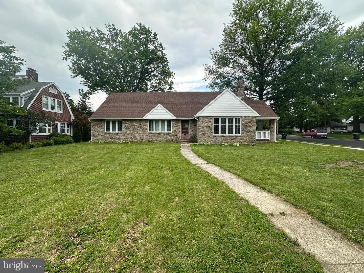 1400 Oak Hill Avenue photo 2