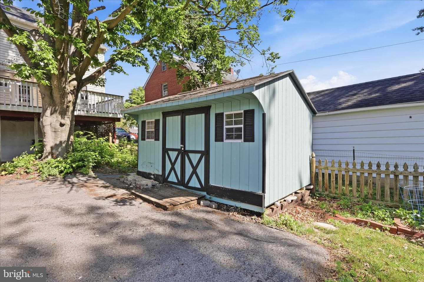 200 E Irvin Avenue photo 32