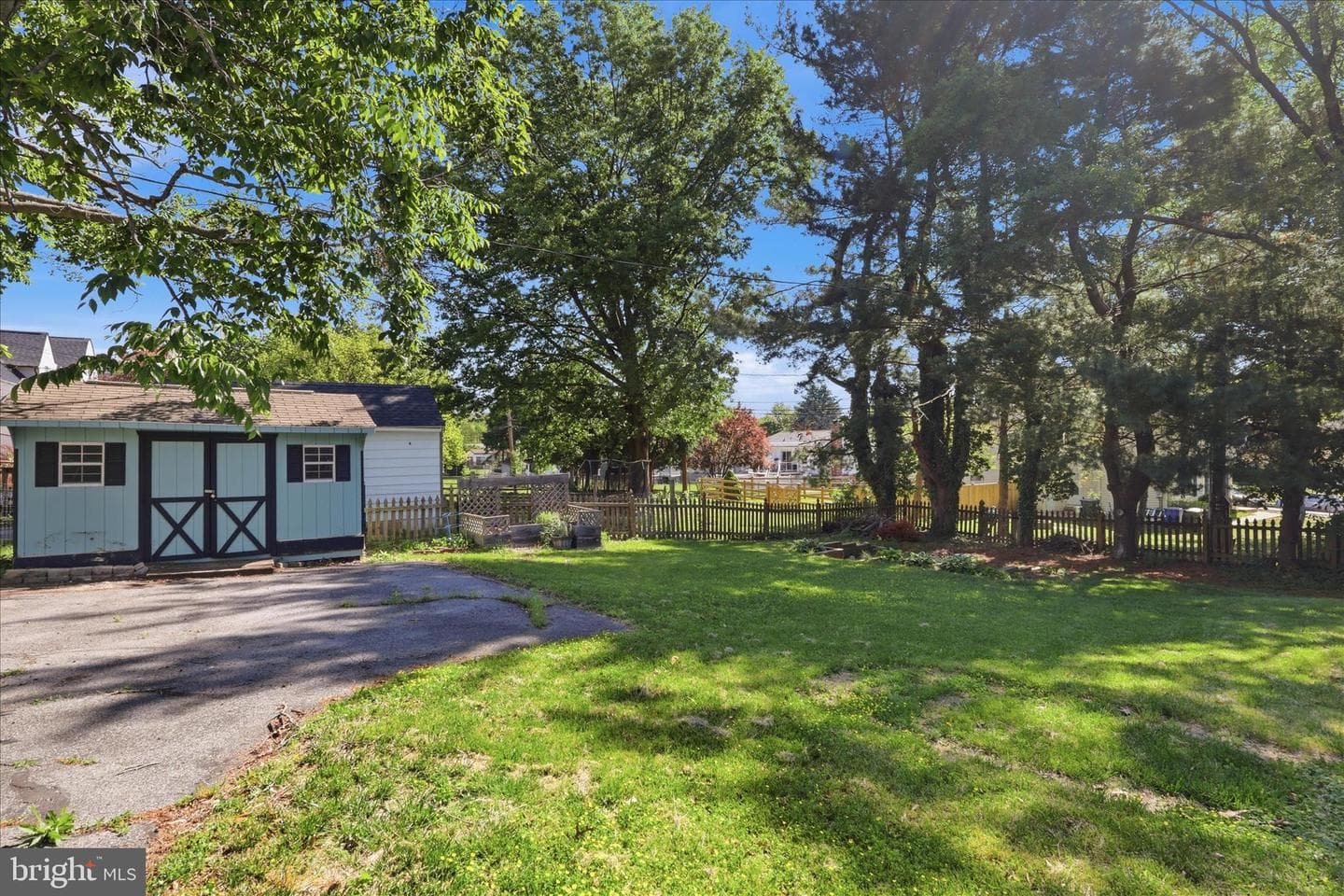200 E Irvin Avenue photo 34