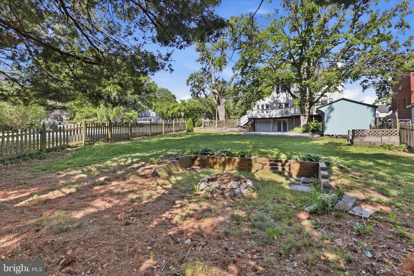 200 E Irvin Avenue photo 35