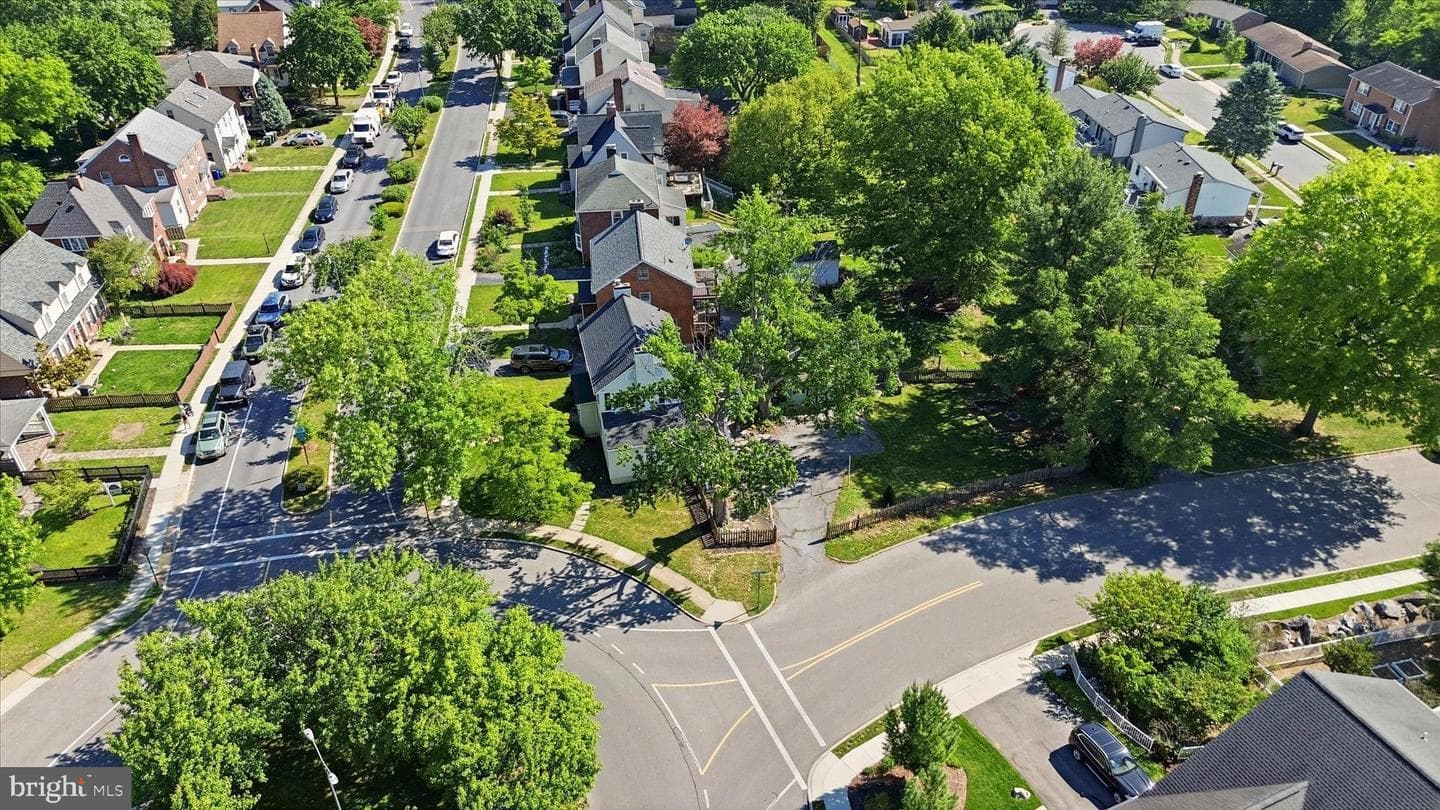 200 E Irvin Avenue photo 38