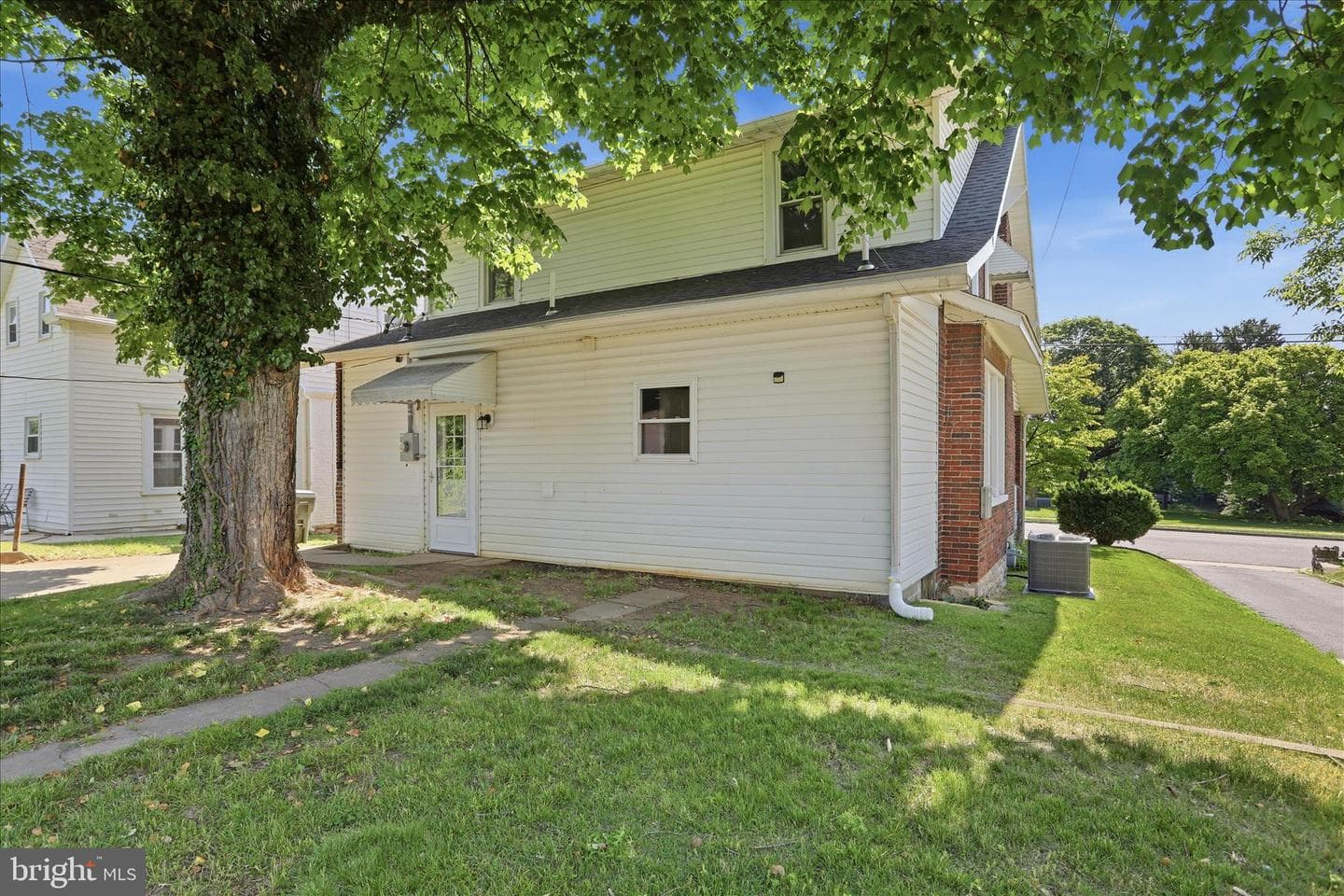 819 Summit Avenue photo 87