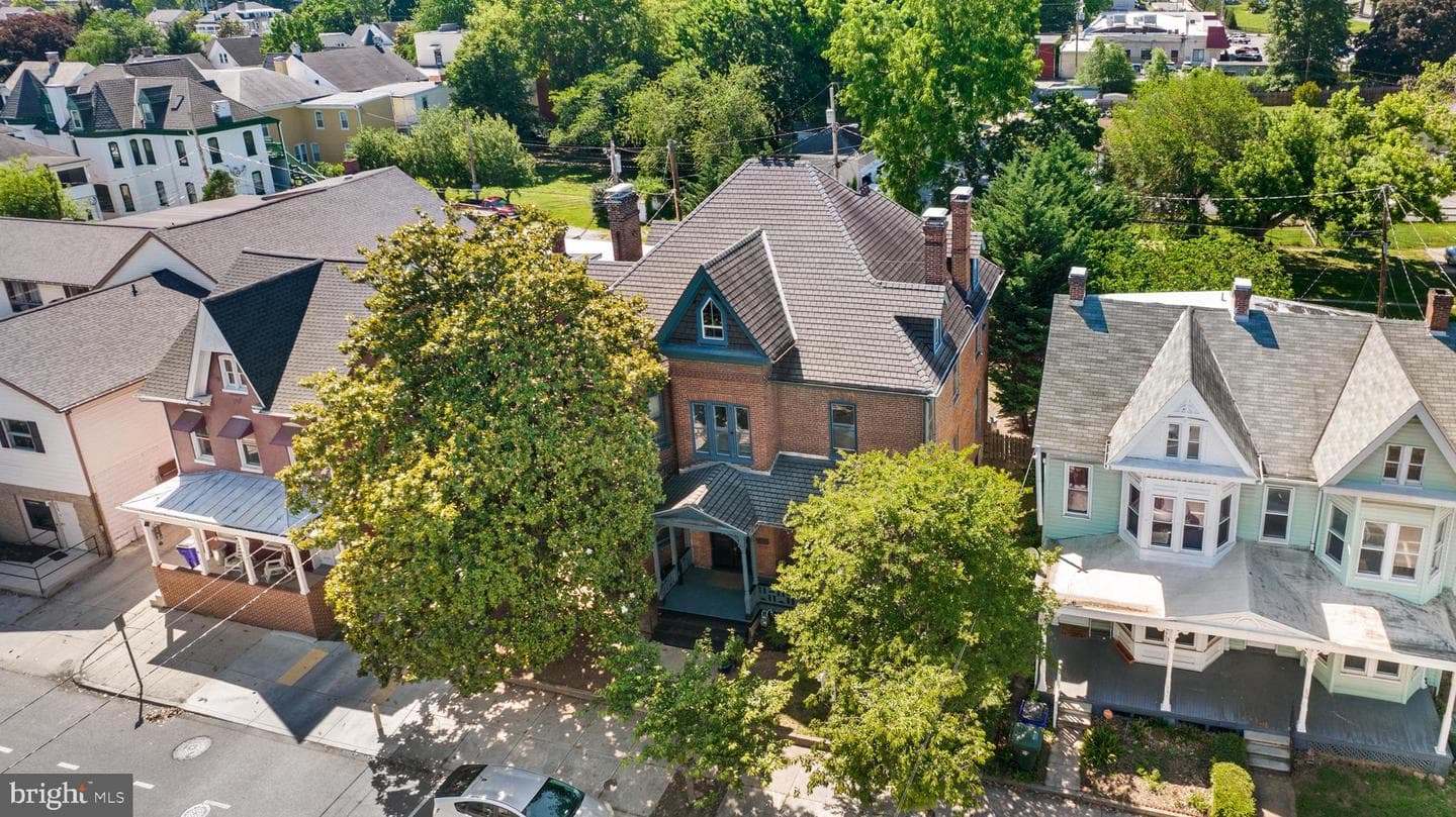 525 N Locust Street photo 39