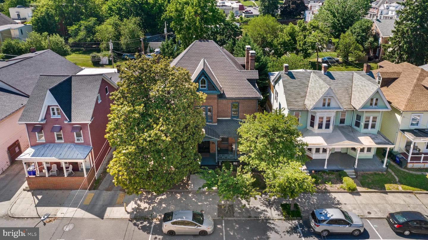 525 N Locust Street photo 40