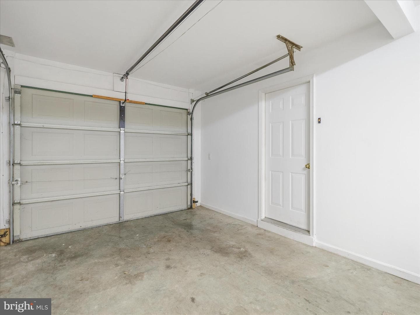 1002 Lindsay Lane photo 3