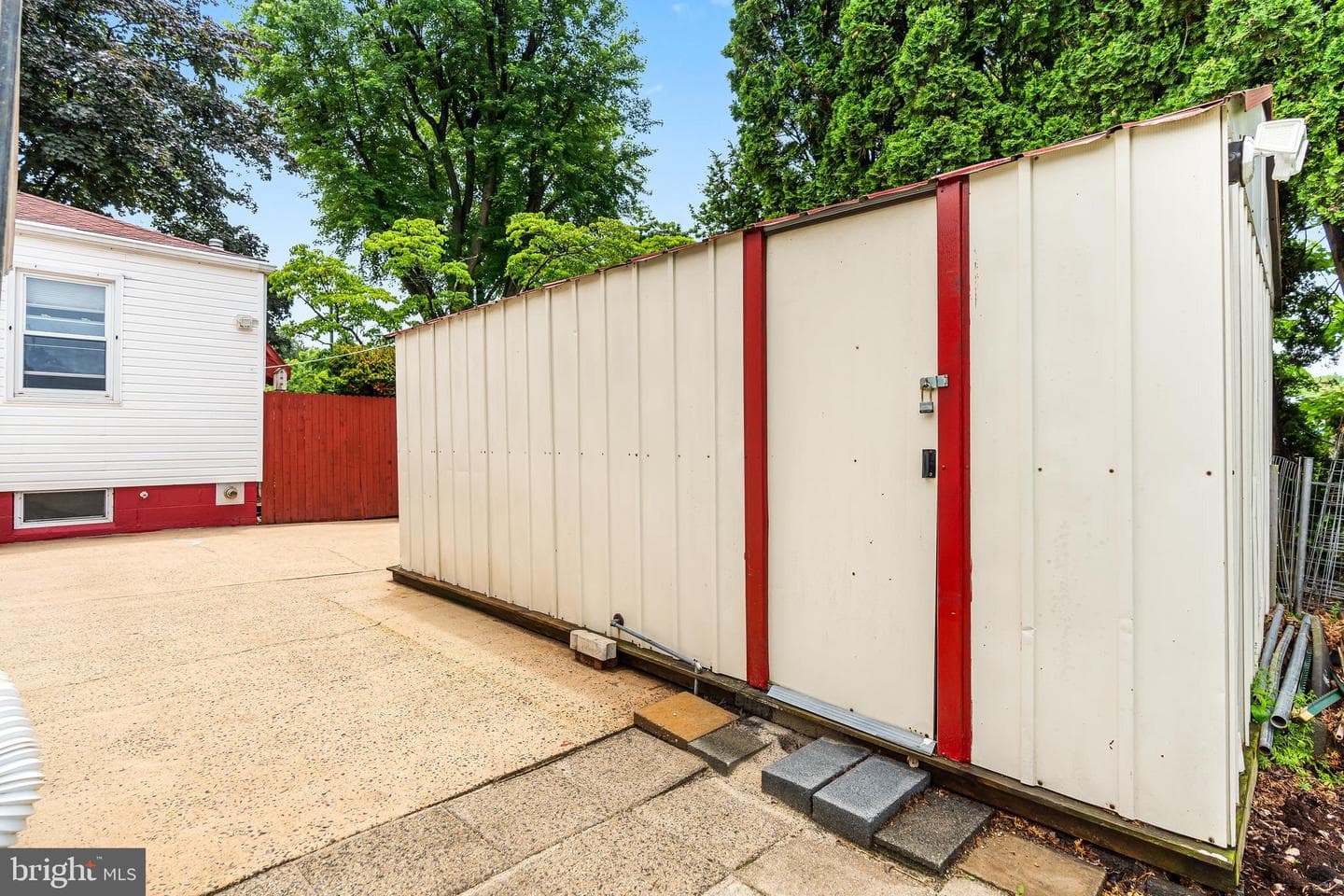 1103 Moller Avenue photo 40