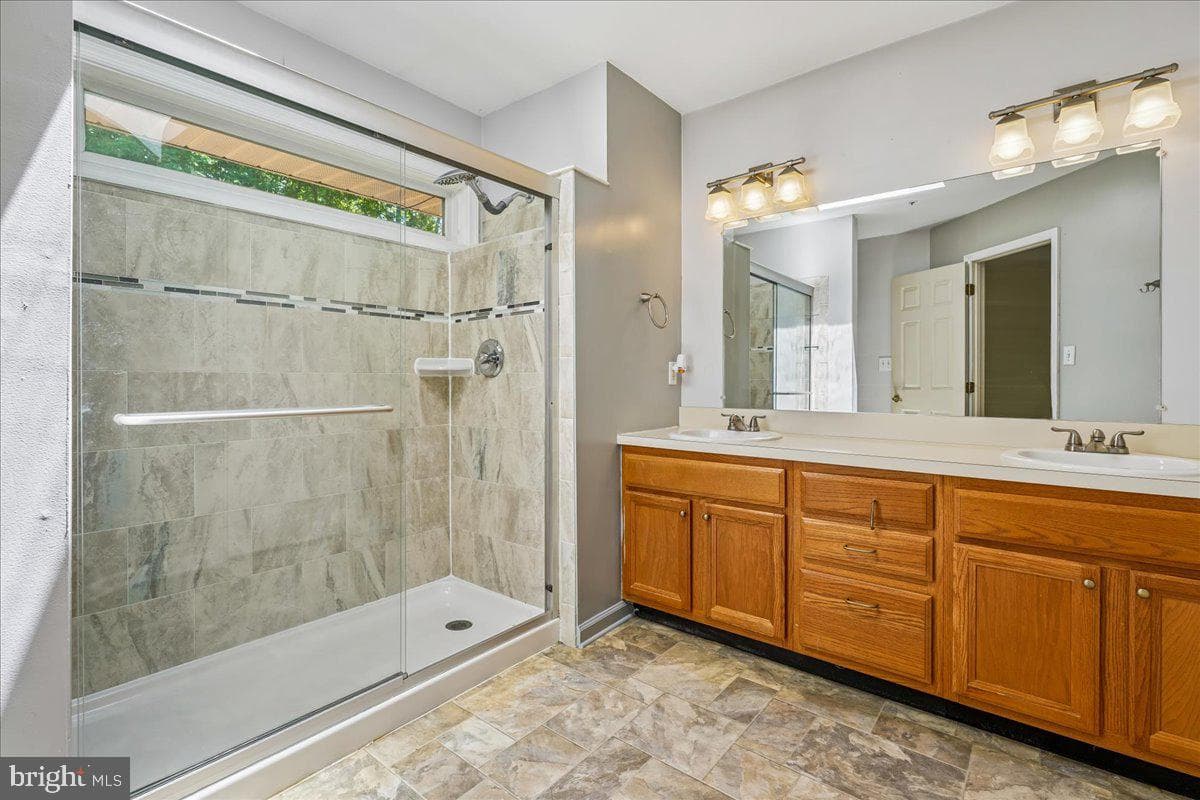 1323 Lindsay Lane photo 6