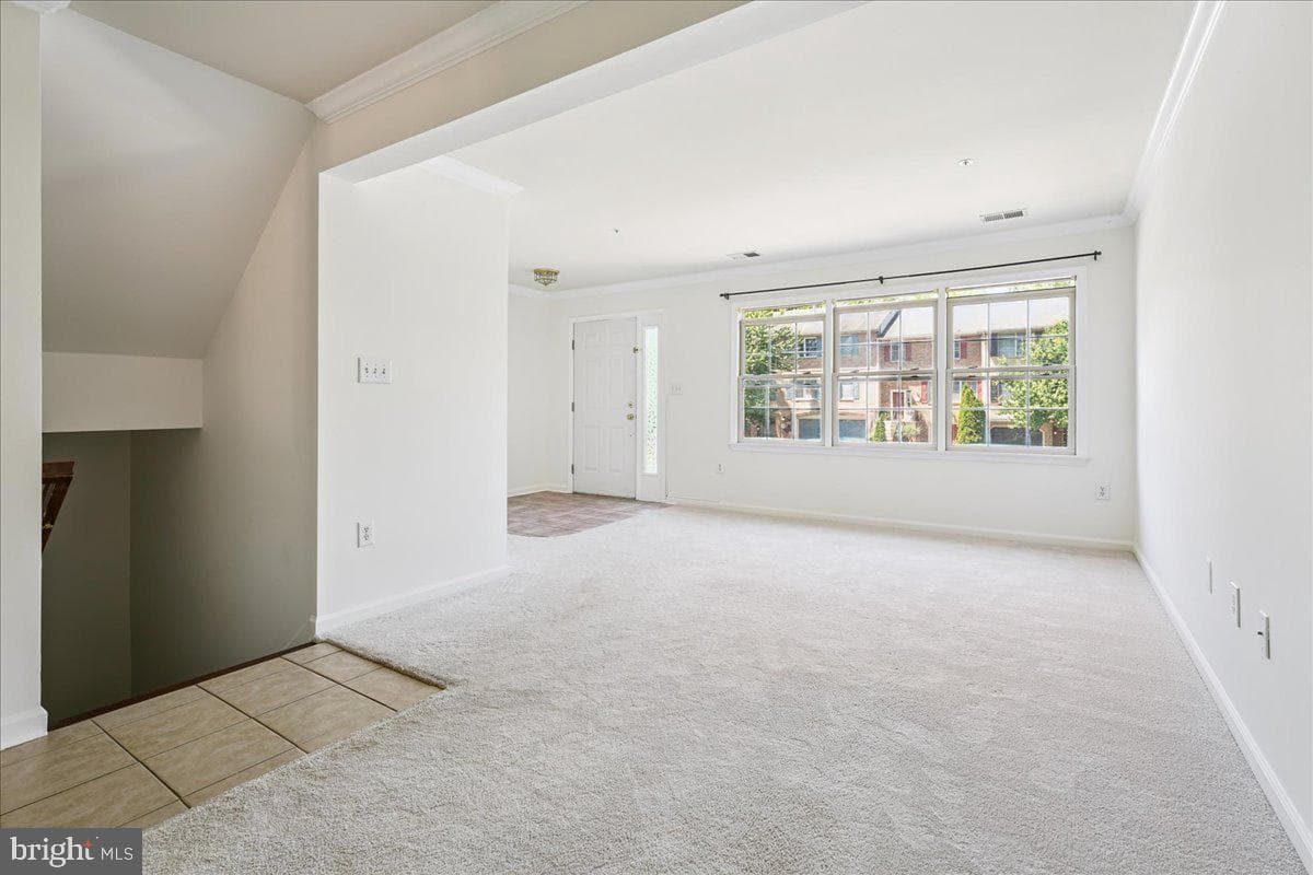 1323 Lindsay Lane photo 9