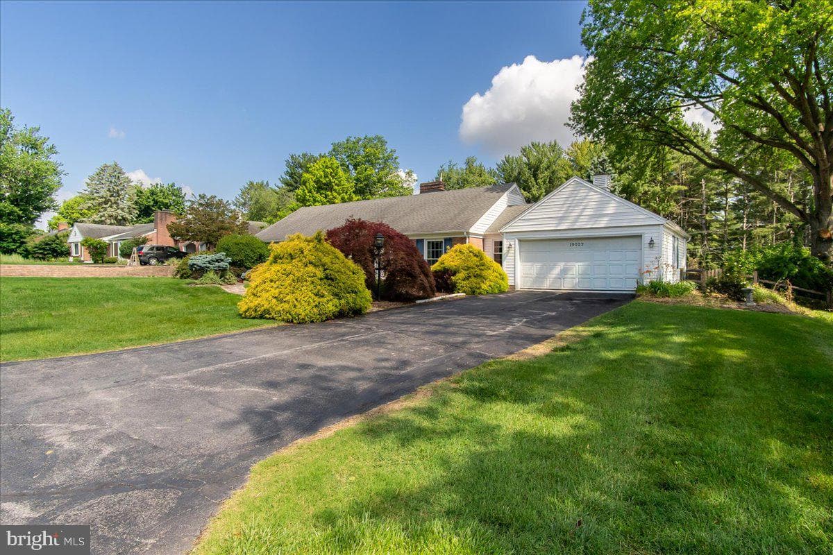 19022 Cherry Tree Drive photo 4