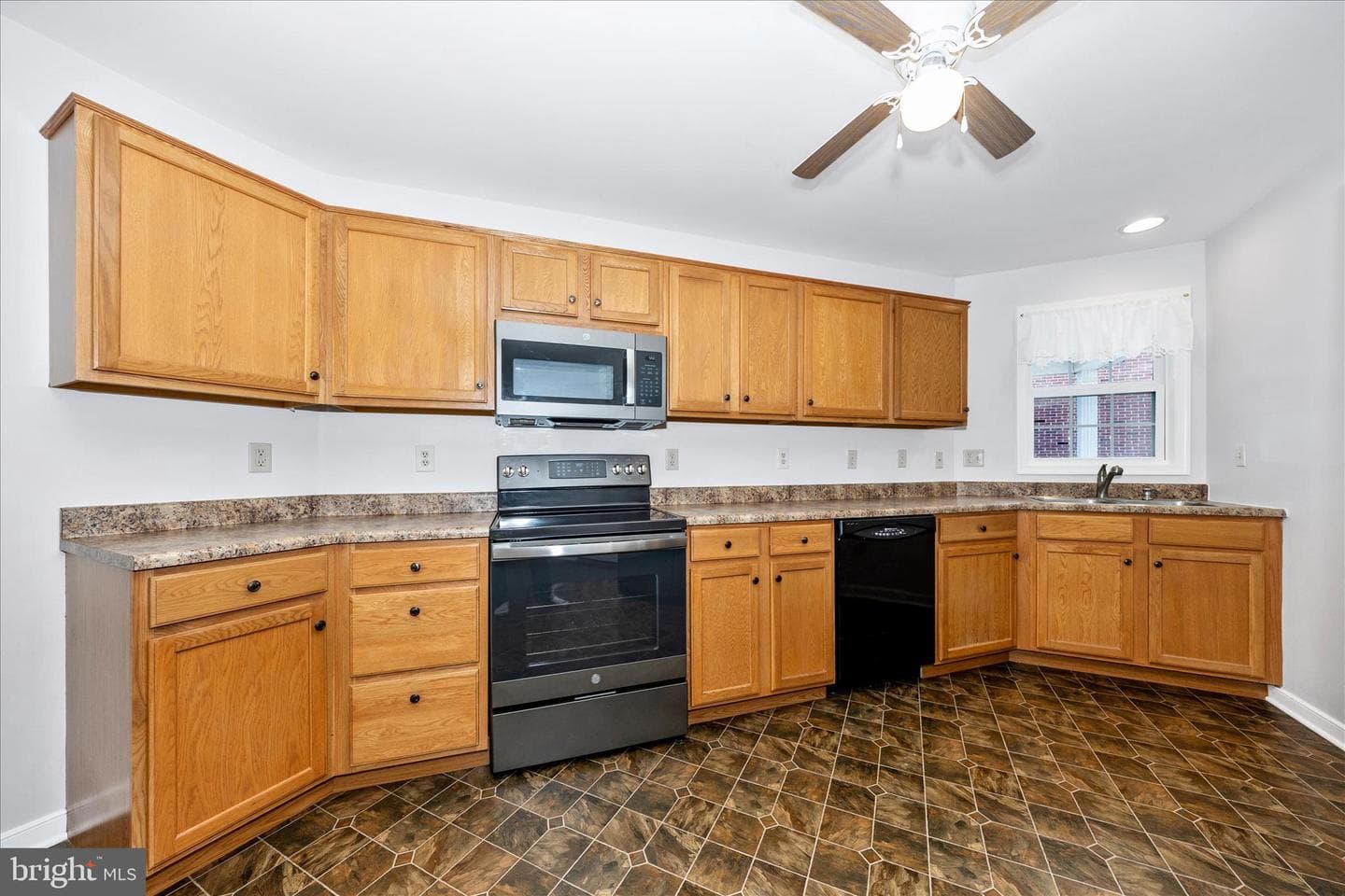 17817 Sherman Avenue photo 24