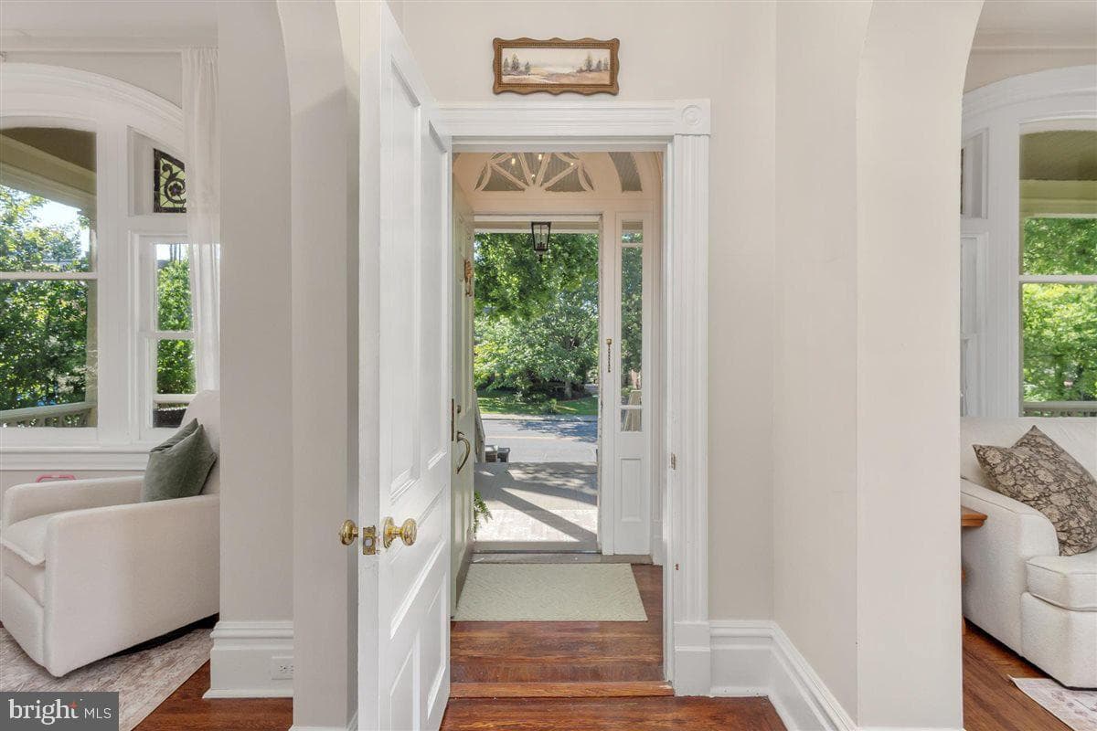 1009 Oak Hill Avenue photo 3