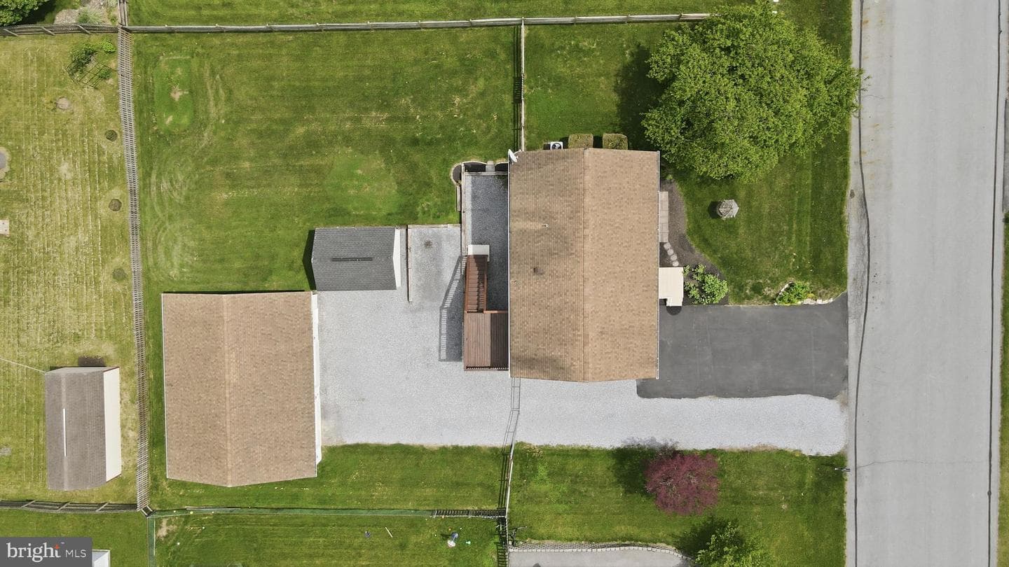 15932 Hibiscus Dr photo 3