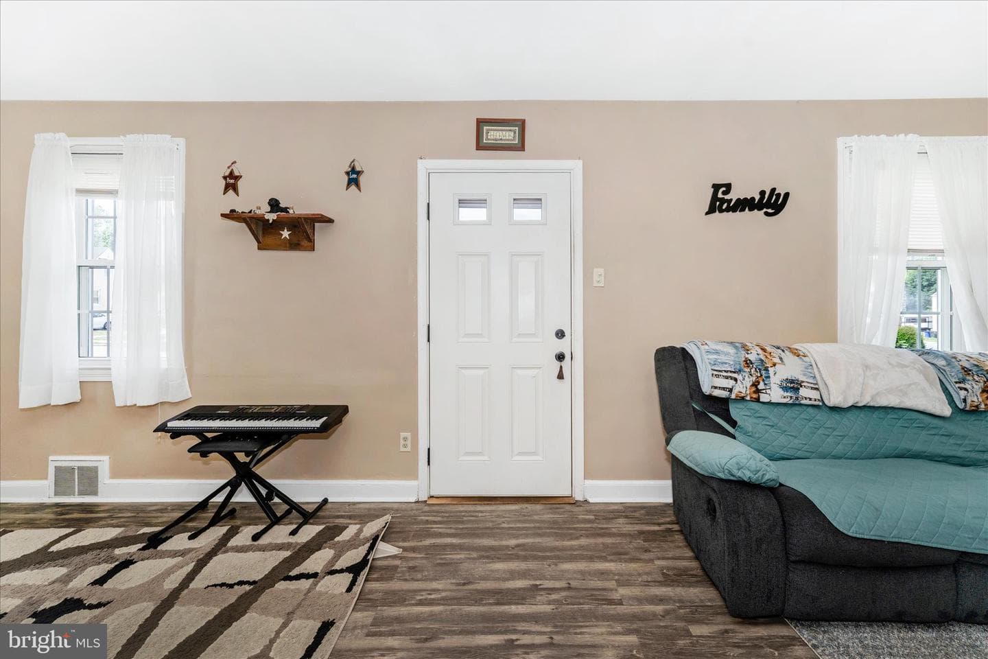 1052 Fairview Road photo 3