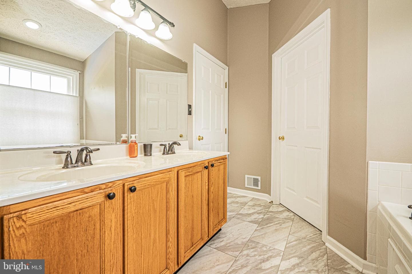 2 Redfern Place photo 45