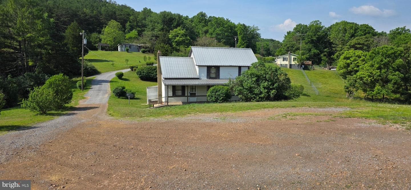 9000 Corner Road, Hancock